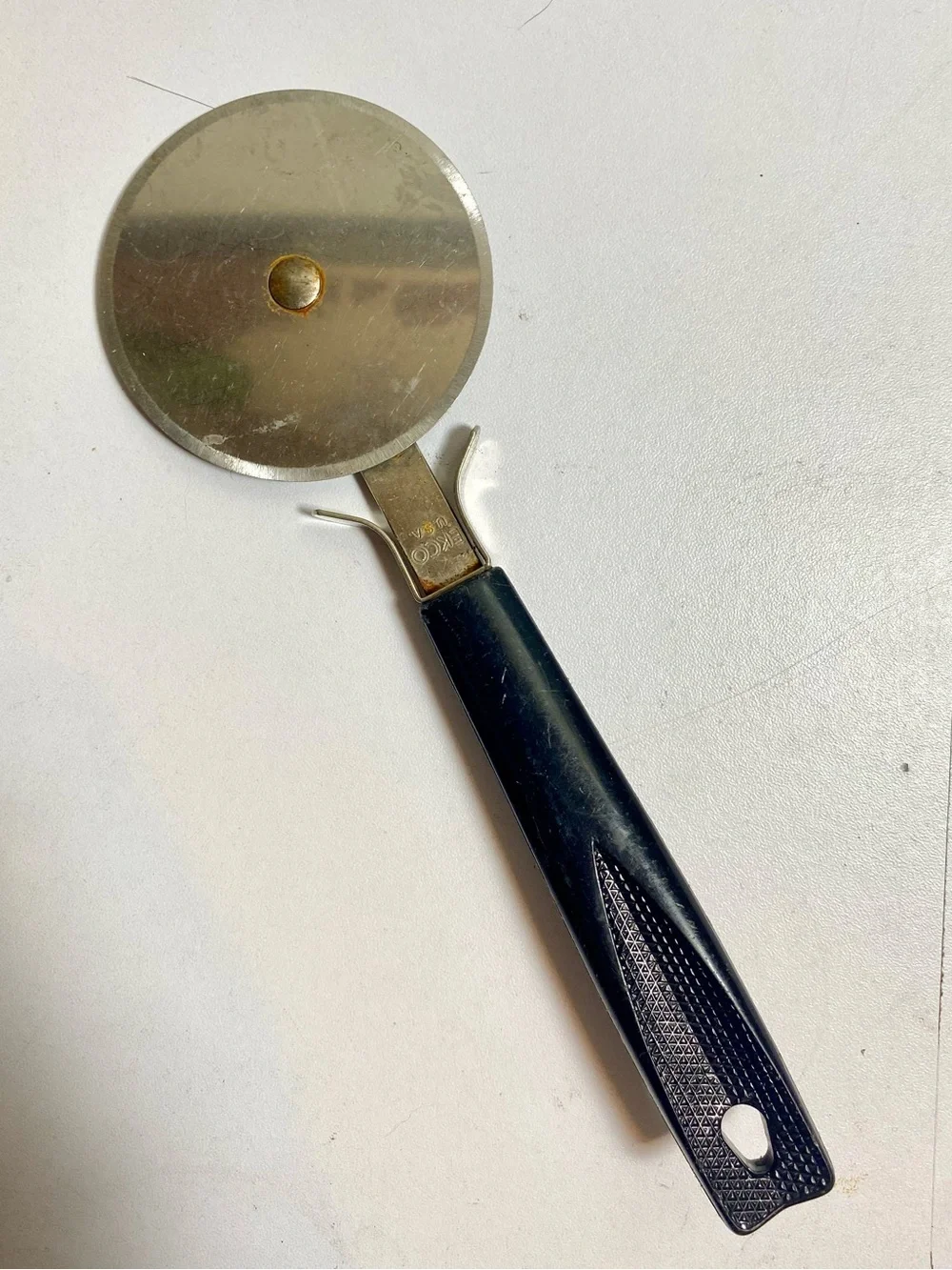 VTG EKCO USA Pizza Cutter Wheel Black Plastic Handle Silver Metal Hanging Hole